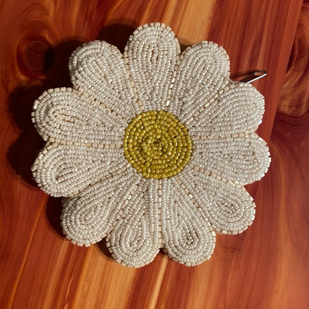 Two’s Company Beaded Daisy Change Purse